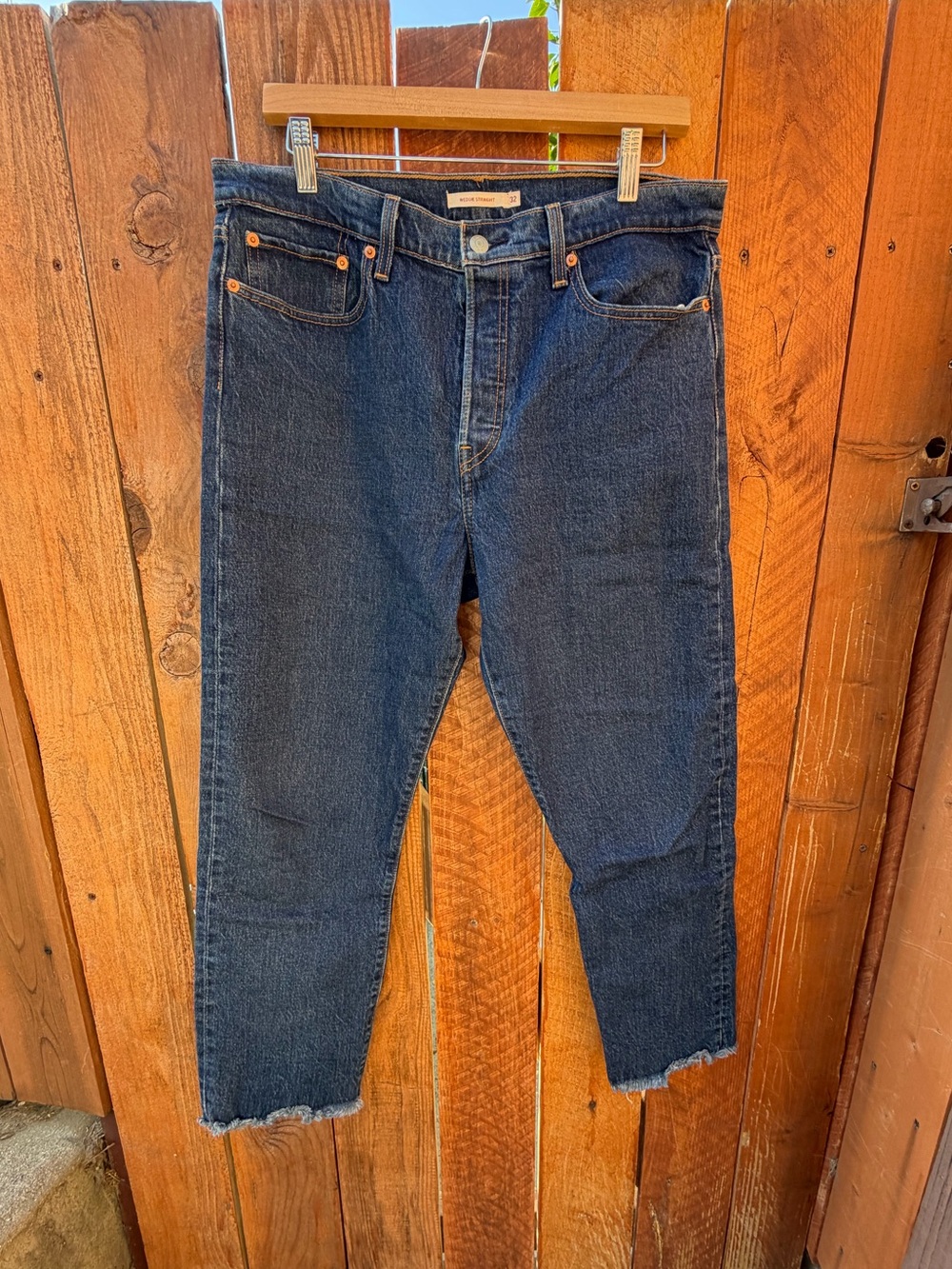 Levis Jeans Wedgie Straight Fit Button Fly Medium Blue Wash Womens Size 32